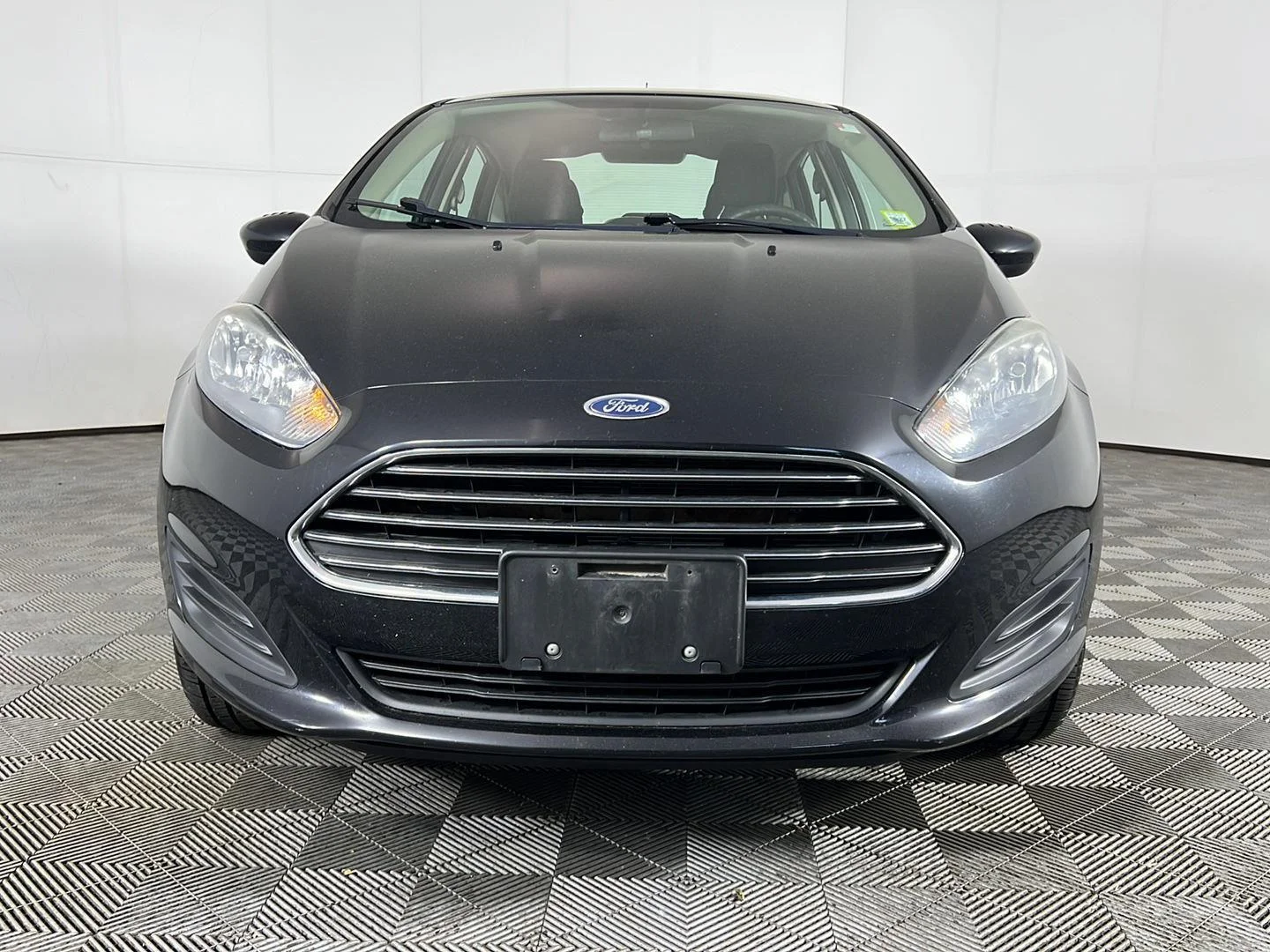 Used 2019 Shadow Black Ford SE image 8