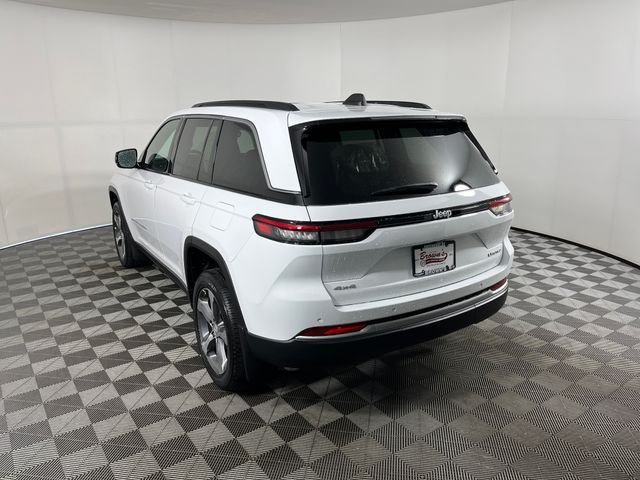 New 2026 Bright White Clear-Coat Exterior Paint Jeep Limited image 3