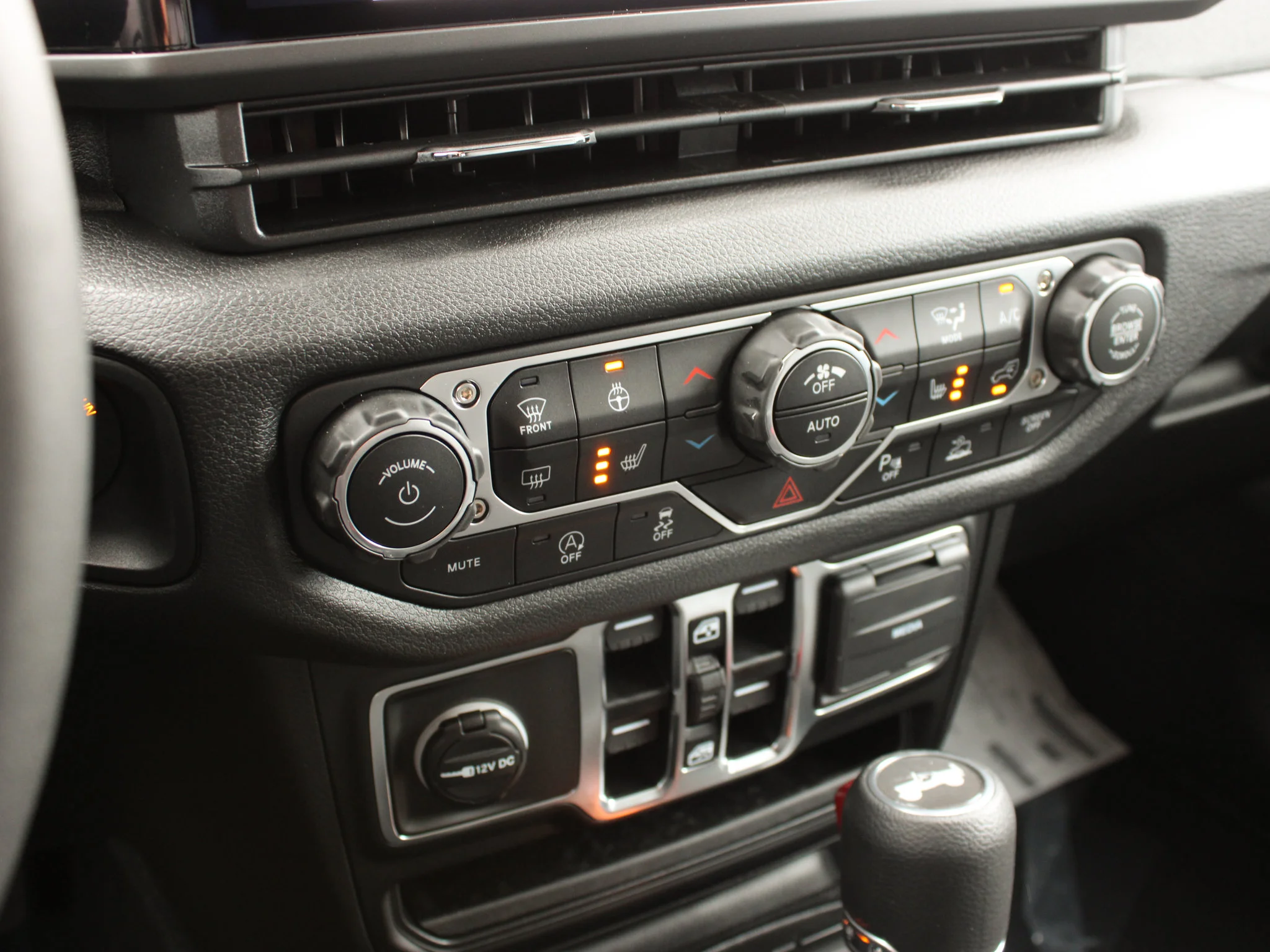Used 2025 41 Jeep Sport S* 4 Door 4x4, Alpine Audio, Safety Group, Remote Start, Heated Seats image 20