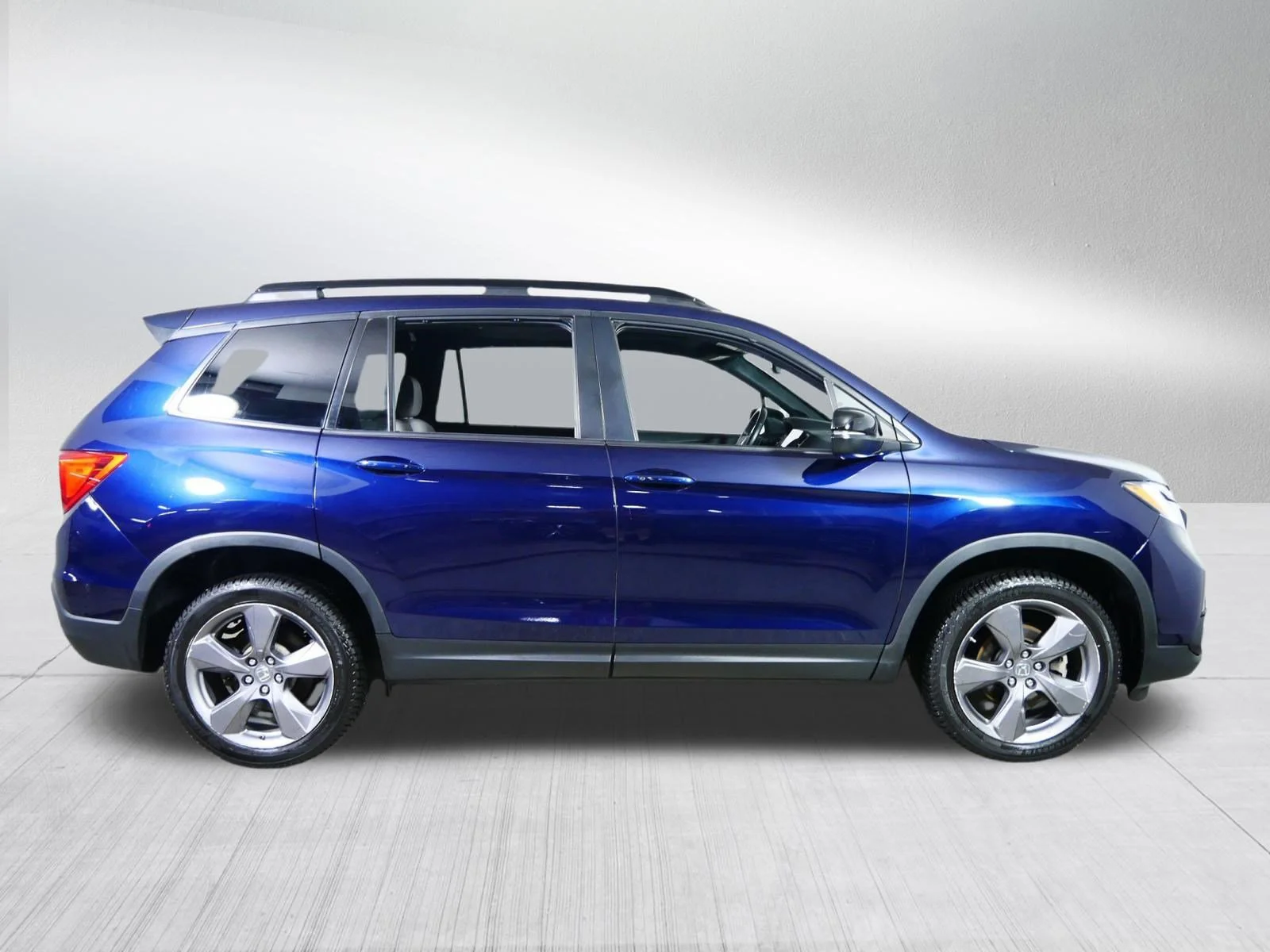 Used 2019 Obsidian Blue Pearl Honda Touring image 8