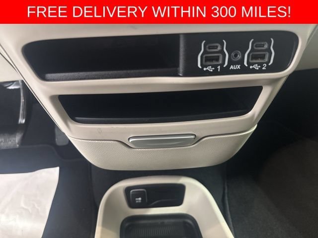 2024 Chrysler Pacifica Touring L - Photo 10