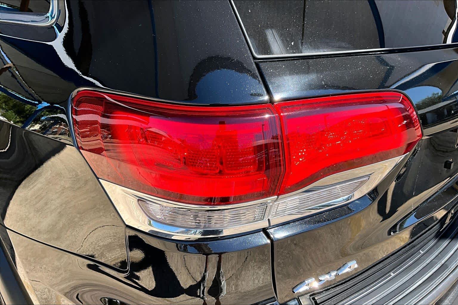 Used 2020 Diamond Black Crystal Pearlcoat Jeep North image 29