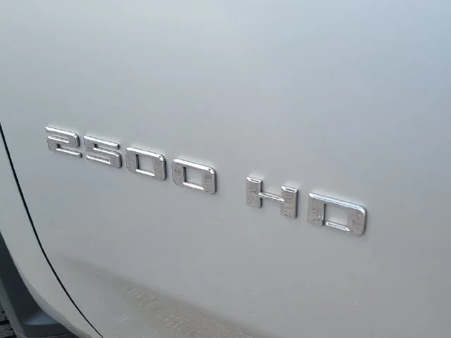Used 2021 Silver Chevrolet LT image 9