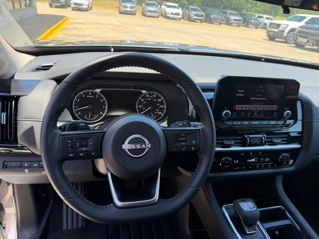 Used 2025 Gray Nissan SV image 16