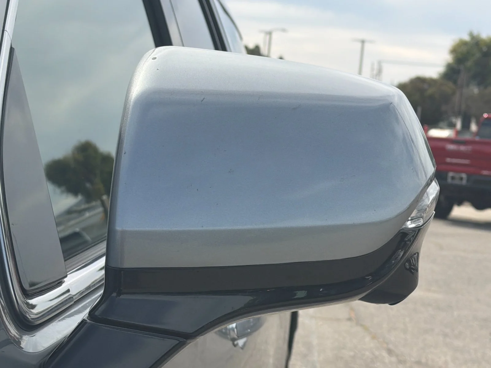 Used 2025 Sterling Metallic GMC Denali image 44