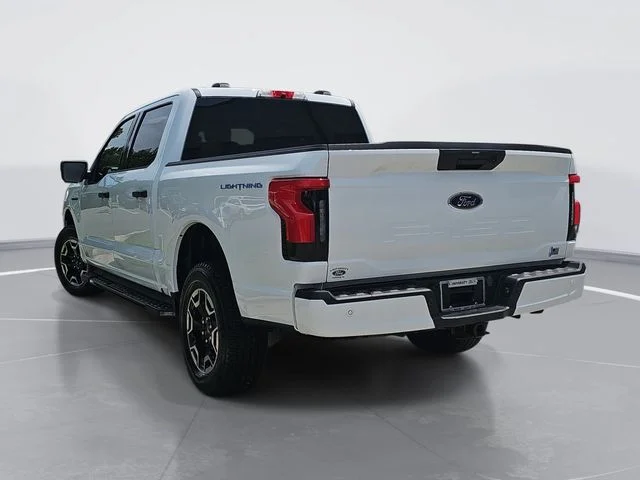 Used 2023 White Ford XLT image 5