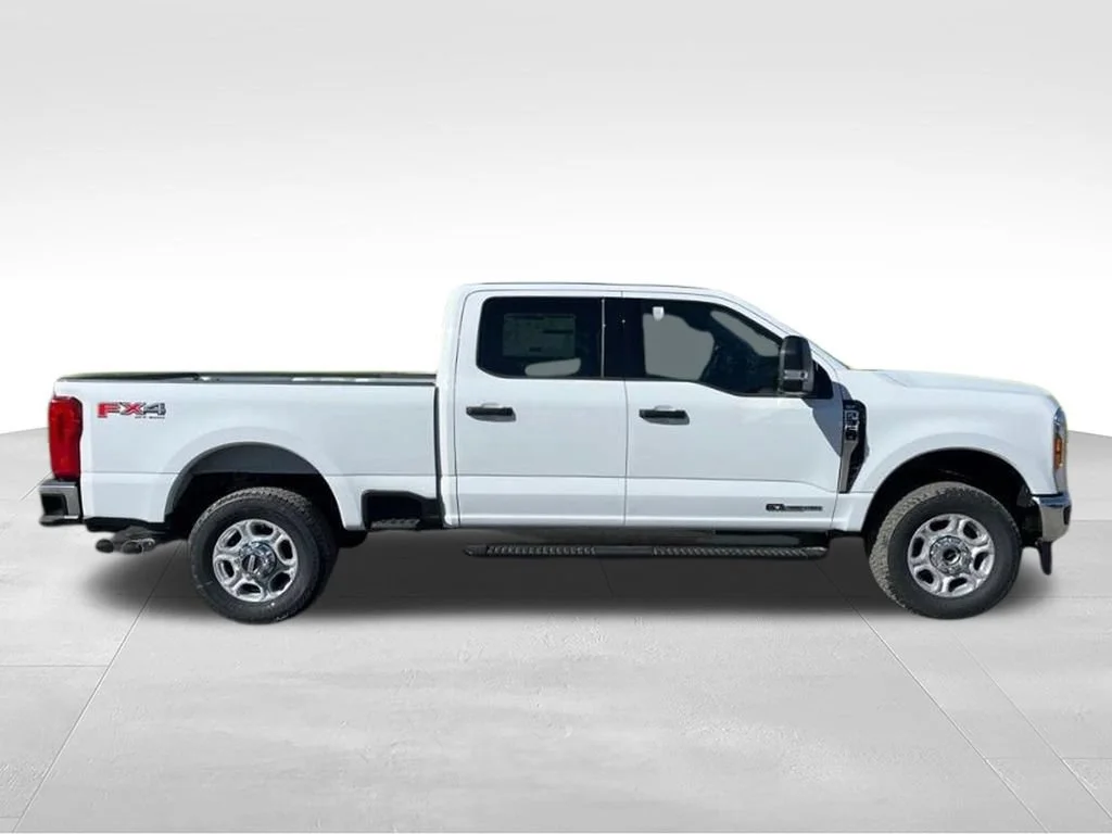 Used 2026 White Ford XL image 3