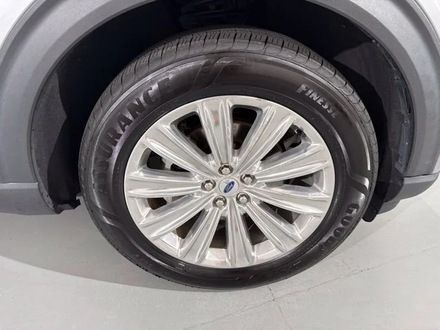 Used 2023 Silver Ford Limited image 14