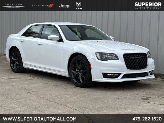 2023 Chrysler 300 Touring L RWD's photo