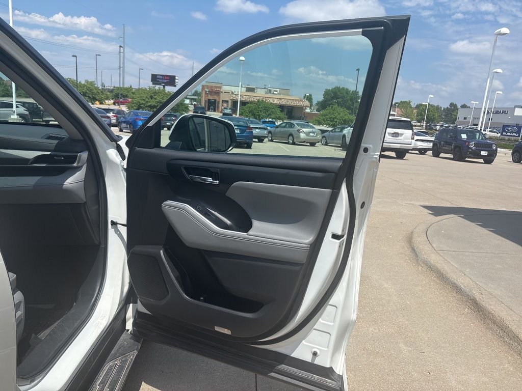 Used 2021 Blizzard Pearl Toyota XLE image 24