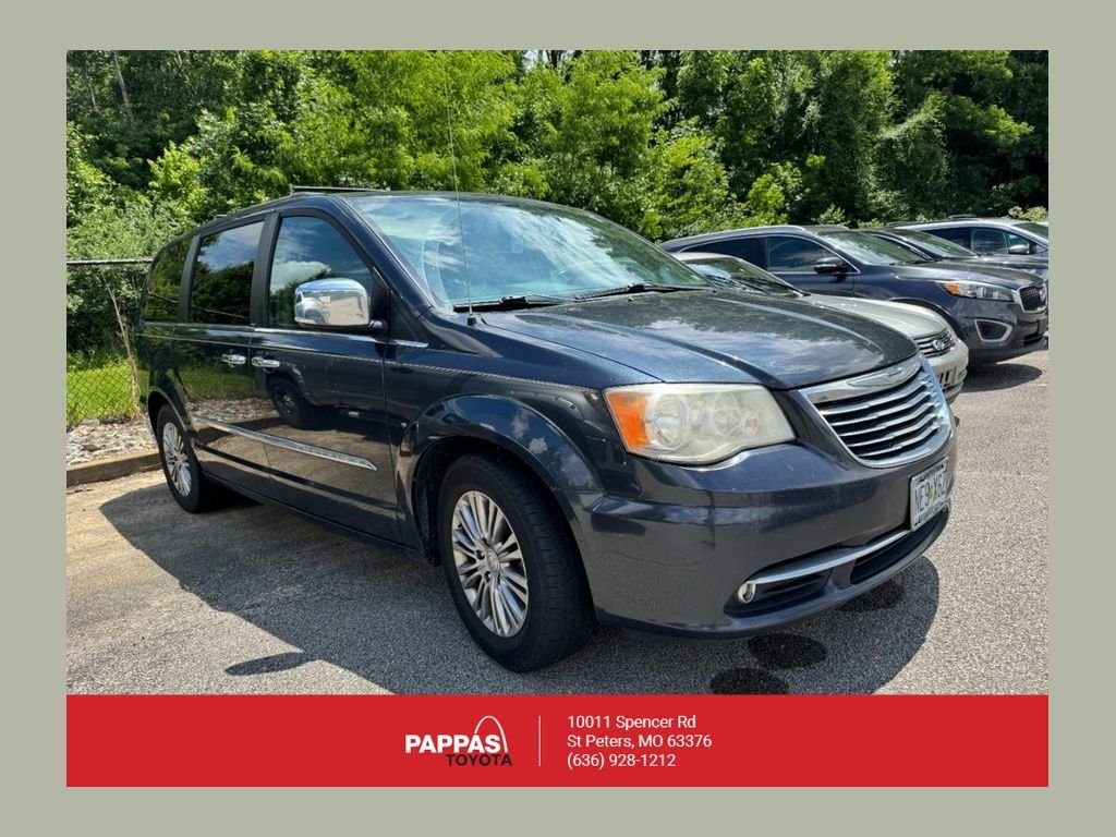 2014 Chrysler Town & Country Touring-L's photo