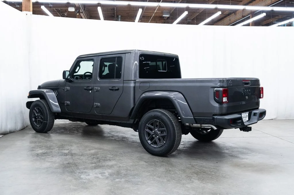 New 2026 Granite Crystal Metallic Clear-Coat Exterior Paint Jeep Sport S image 4