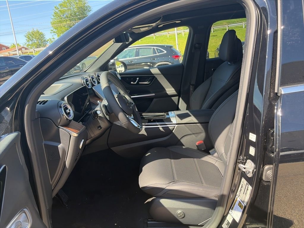 New 2026 Black Mercedes-Benz GLC 300 image 9