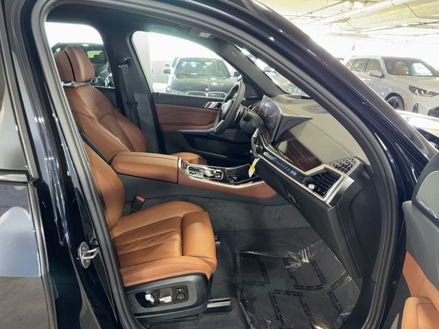 New 2026 Carbon Black Metallic BMW xDrive50e image 9