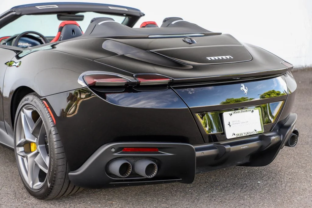 Used 2025 Nero Ferrari Spider image 21