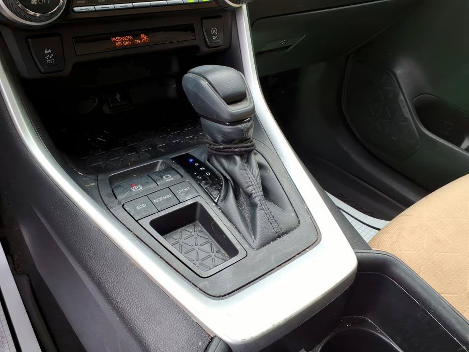 Used 2022 Lunar Rock Toyota XLE image 21