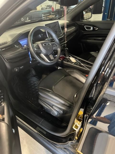 Used 2022 Black Jeep Latitude image 8