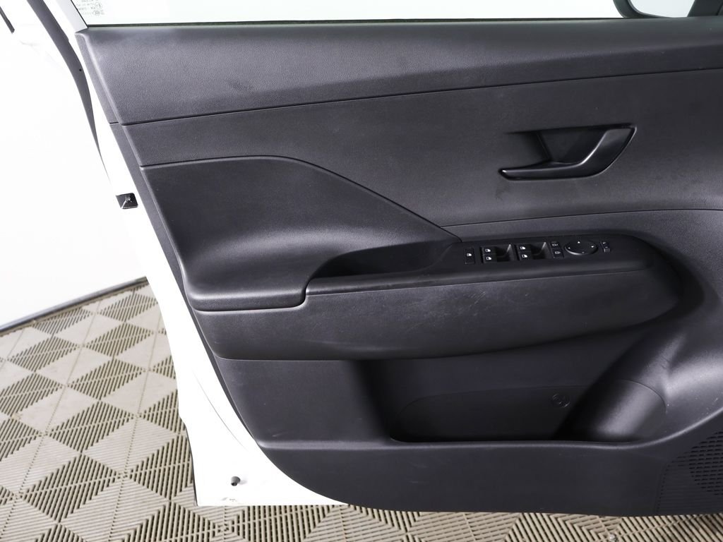 2024 Hyundai Kona SEL - Photo 17