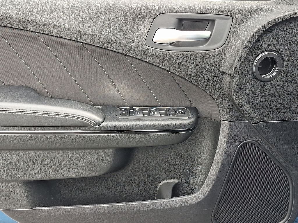 Used 2023  Dodge SXT image 13