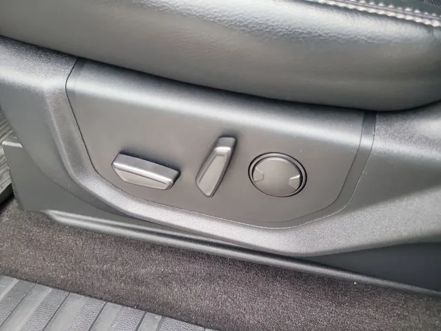 Used 2020 White Ford Lariat image 21