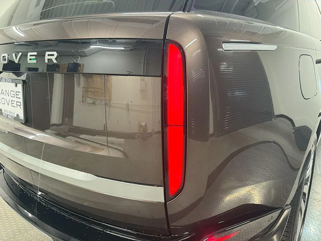 New 2026 Tourmaline Brown in Gloss finish Land Rover Autobiography image 33