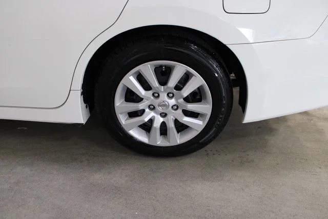 Used 2017 White Nissan 2.5 S image 29