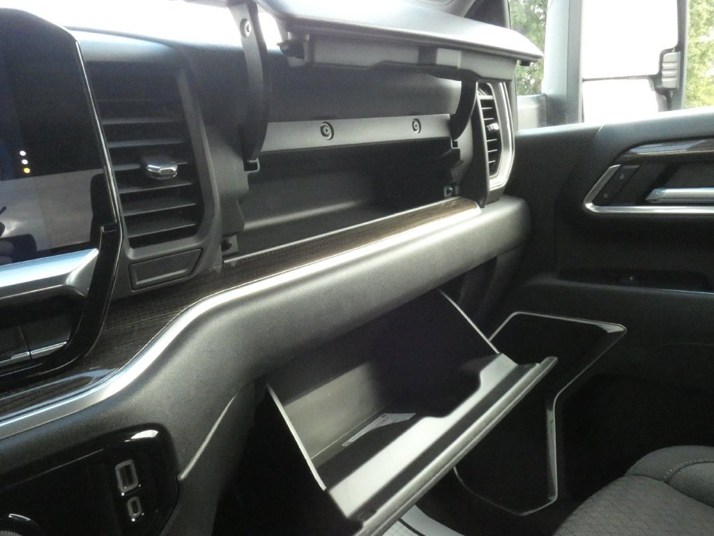 Used 2026 White Chevrolet LT image 24