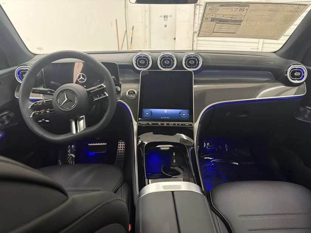 New 2027 White Mercedes-Benz GLC 300 image 21