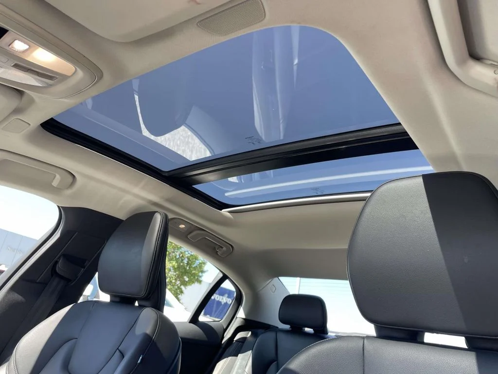 Used 2024 Crystal White Metallic Volvo Core Dark Theme image 9