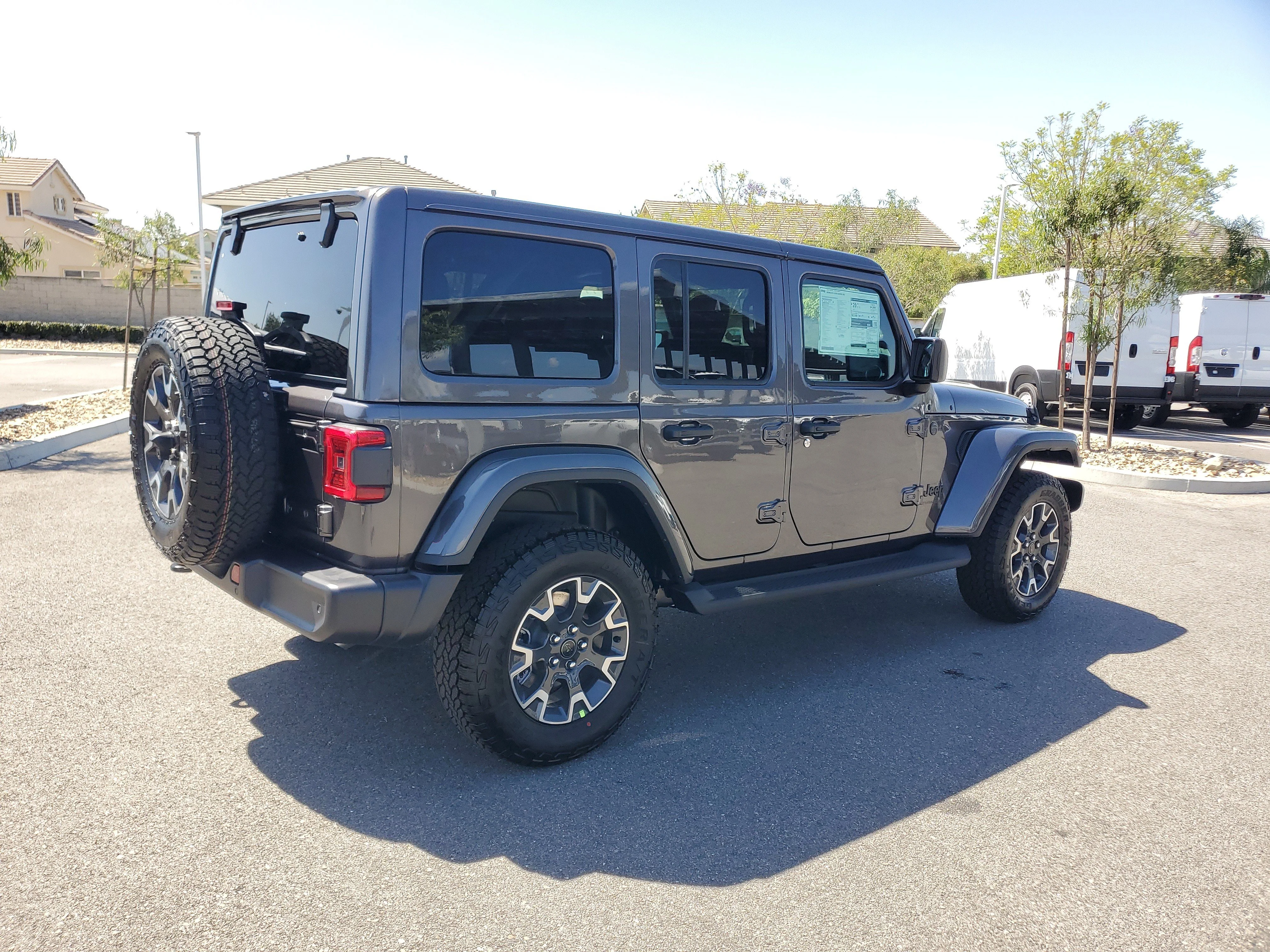 New 2026 Granite Crystal Metallic Clear-Coat Exterior Paint Jeep Sahara image 6