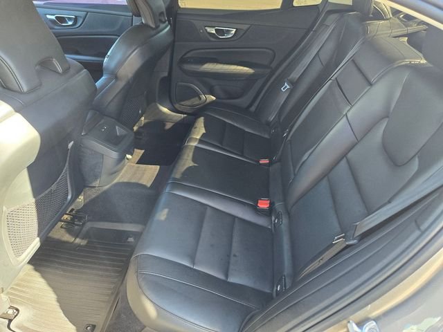 Used 2021 Gray Volvo T5 Momentum image 10