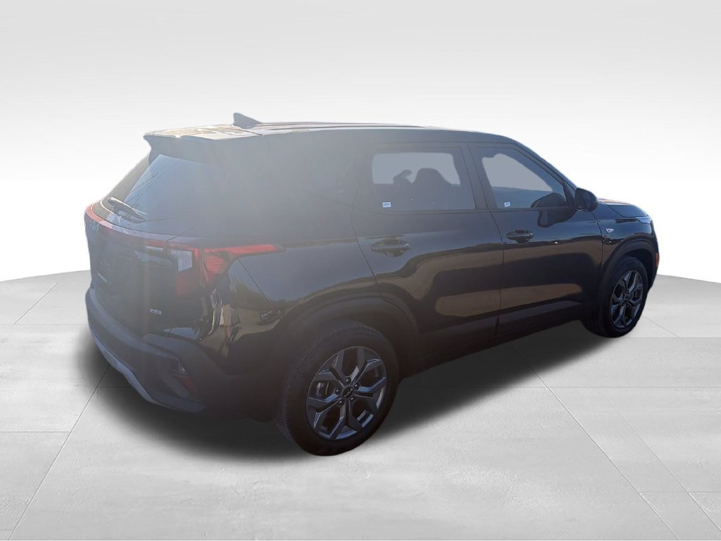 Used 2024 Black Kia LX image 5