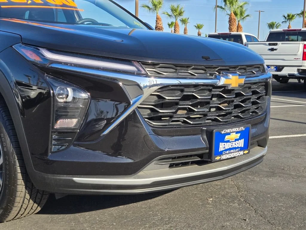 Used 2025 Mosaic Black Metallic Chevrolet LT image 8