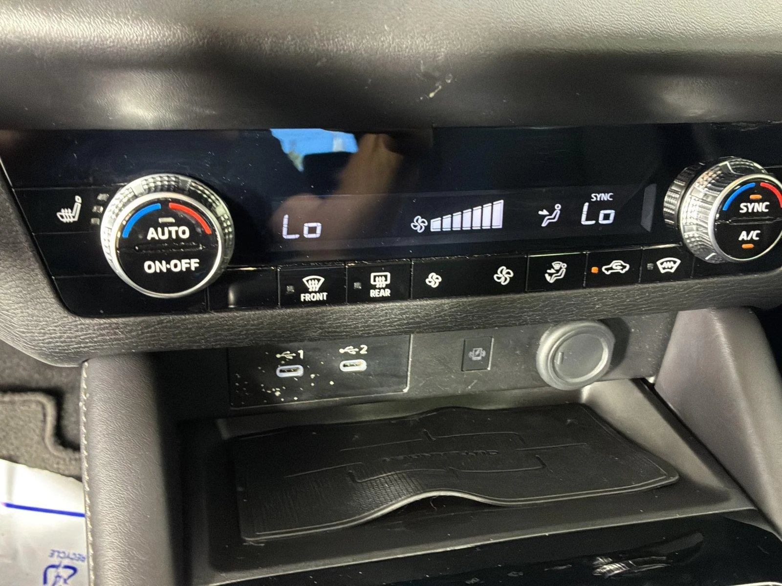 Used 2025 Black Diamond Mitsubishi SE image 24
