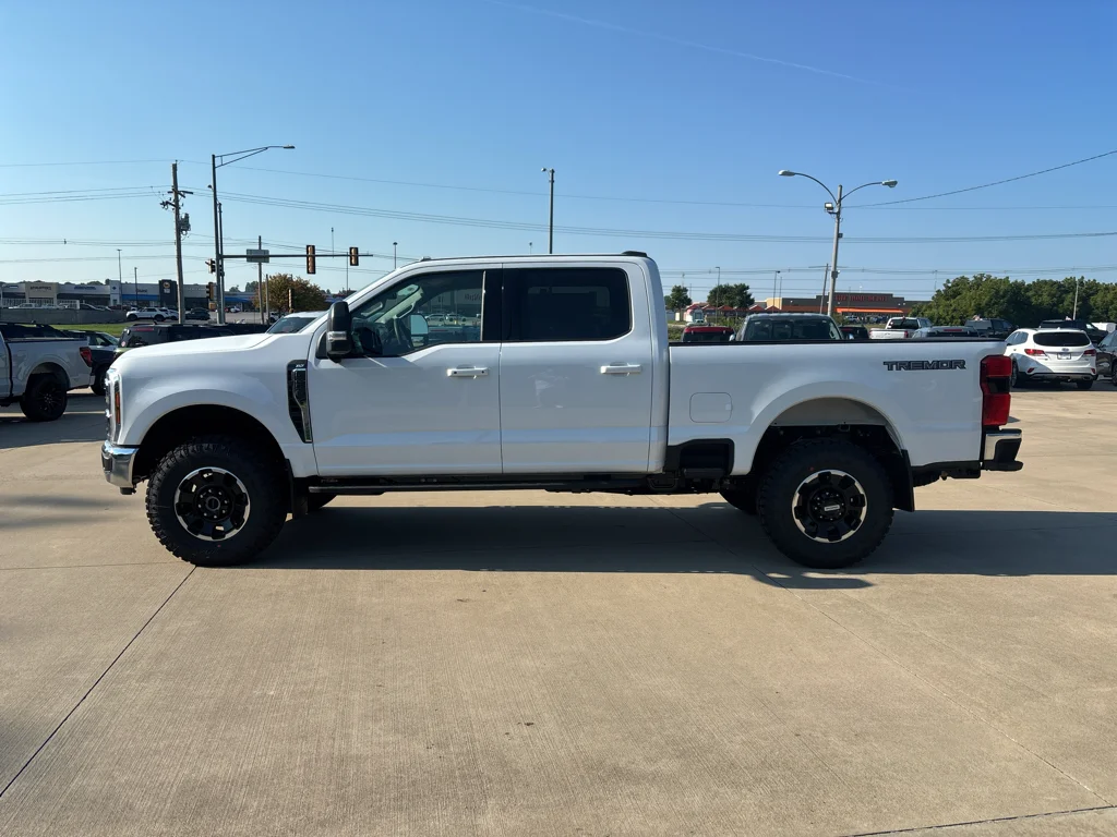 New 2026 Oxford White Ford F-250® XLT image 7