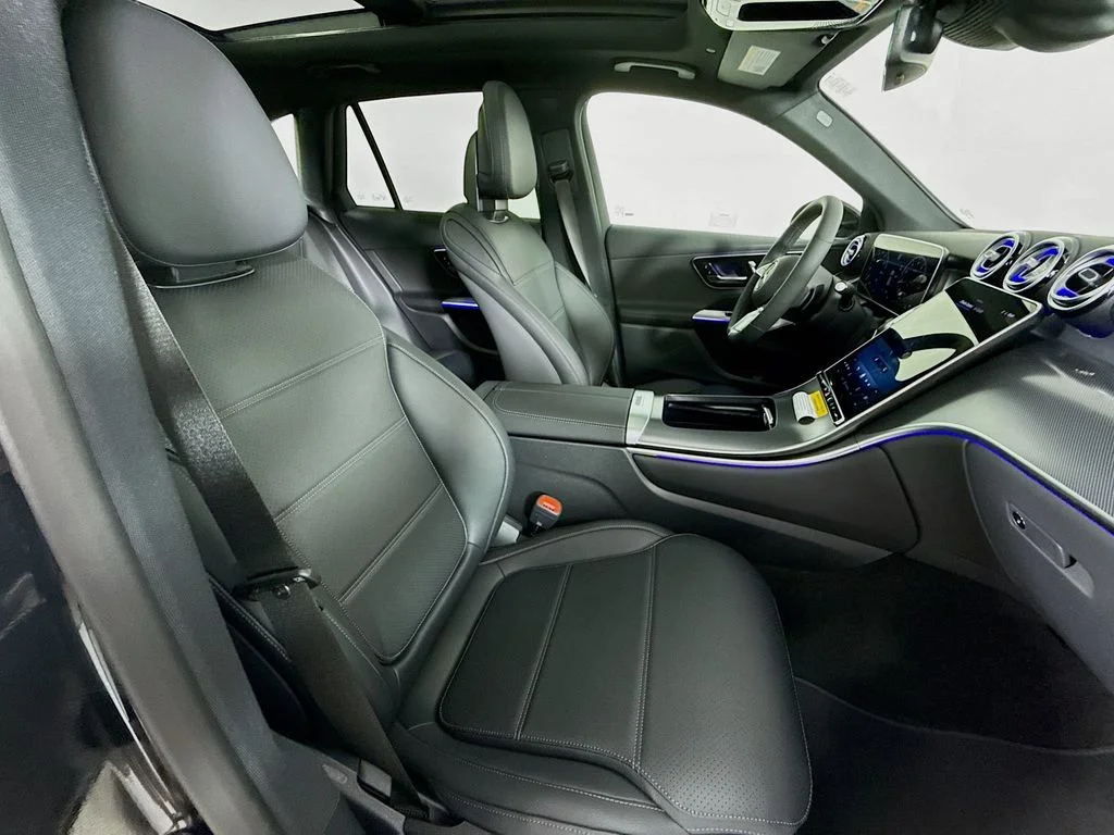 New 2026 Black Mercedes-Benz GLC 300 image 30