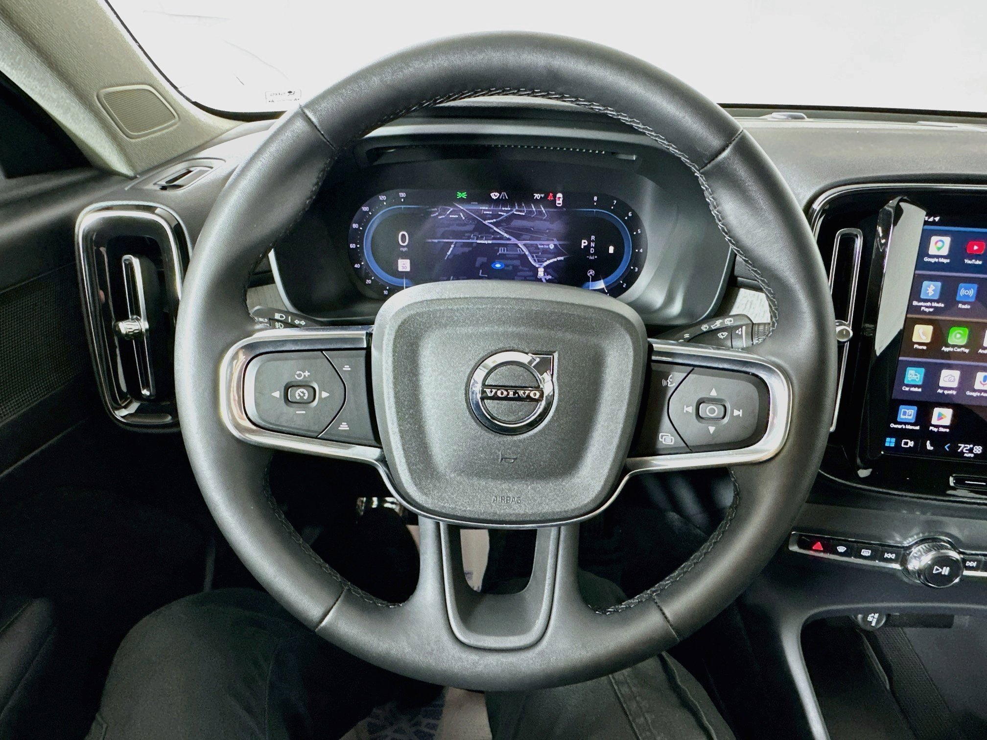 2025 Volvo XC40 Plus - Photo 11