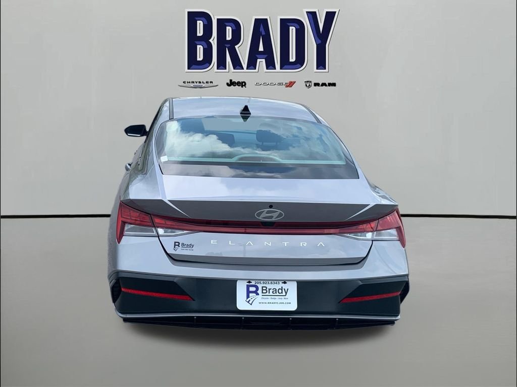 Used 2025 Silver Hyundai SEL Convenience image 6