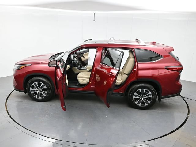 Used 2022 Ruby Flare Pearl Toyota XLE image 42
