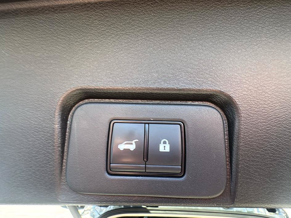 Used 2025 Gun Metallic Nissan SV image 38
