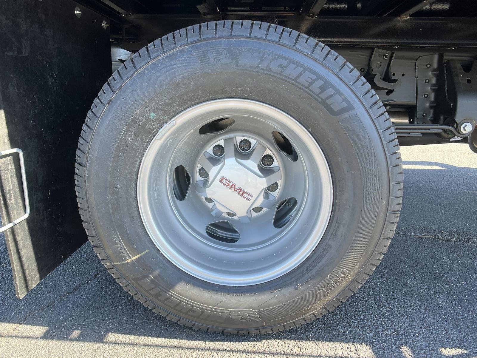 New 2025 Summit White GMC Pro image 15
