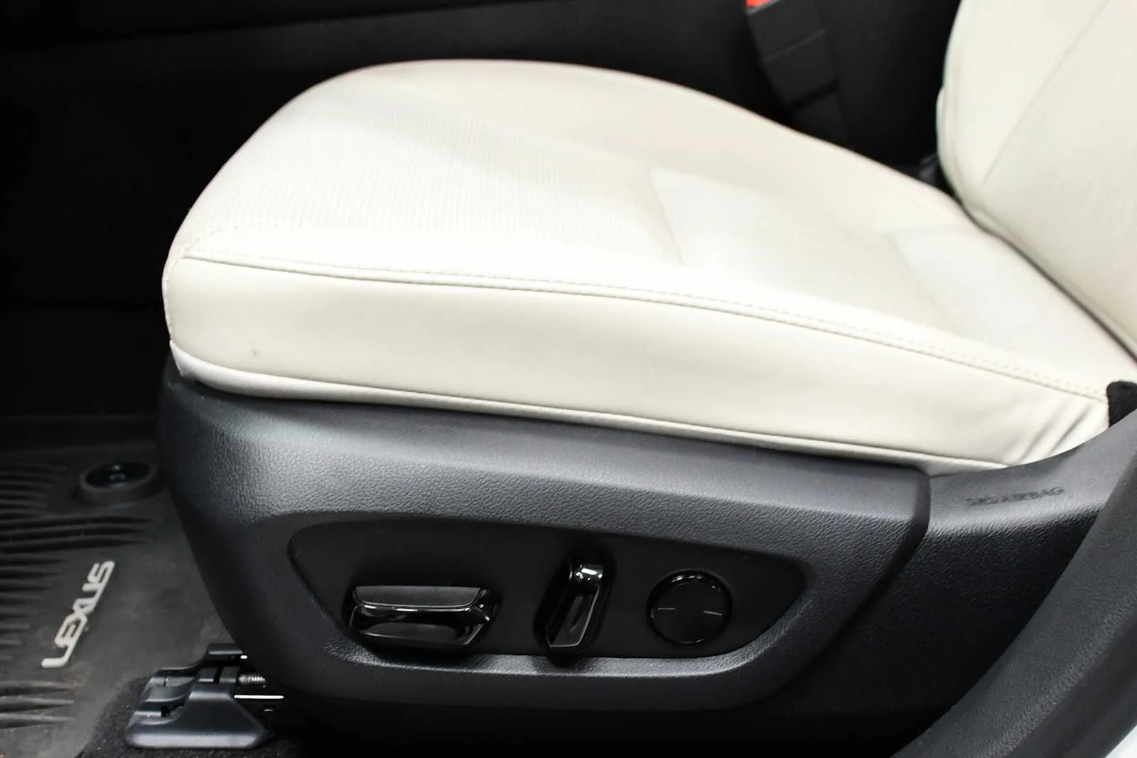 Certified Used 2025 EMINENT WHITE PEARL Lexus Premium Plus image 16