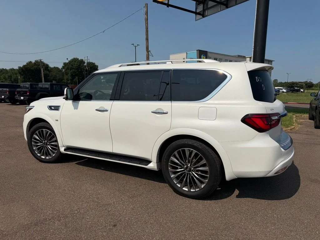 Used 2018 White INFINITI Base image 3
