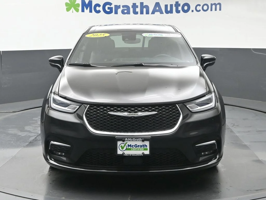 Used 2025 Black Chrysler Select image 6