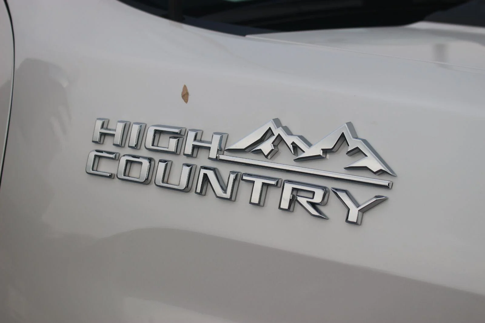 Used 2023 IRIDESCENT PEARL TRICOAT Chevrolet High Country image 10
