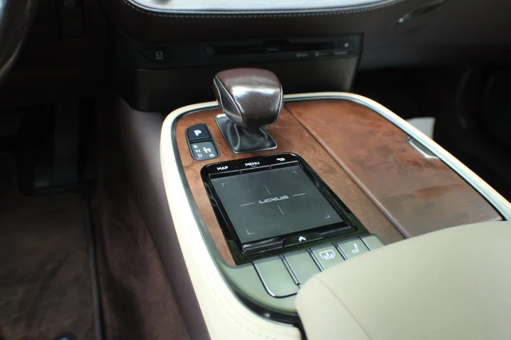 Used 2018  Lexus  image 11