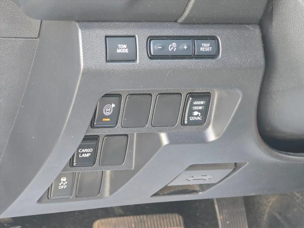 Used 2022 Gray Nissan PRO-X image 7