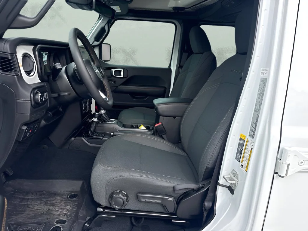 Used 2024 White Jeep Sahara image 9