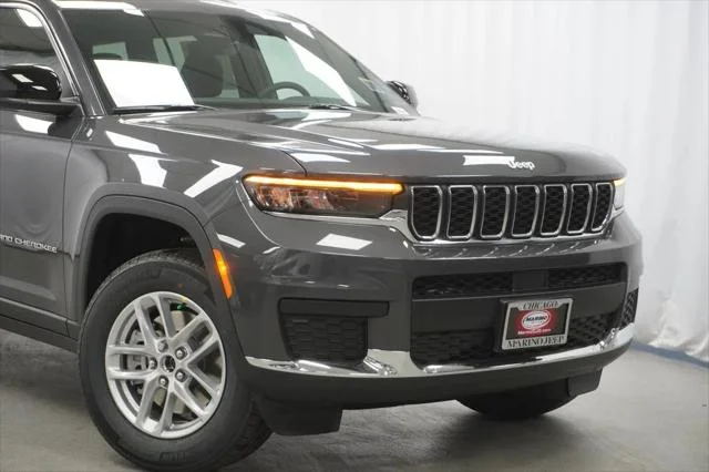 New 2026 Baltic Gray Metallic Clear-Coat Exterior Paint Jeep Laredo X image 3