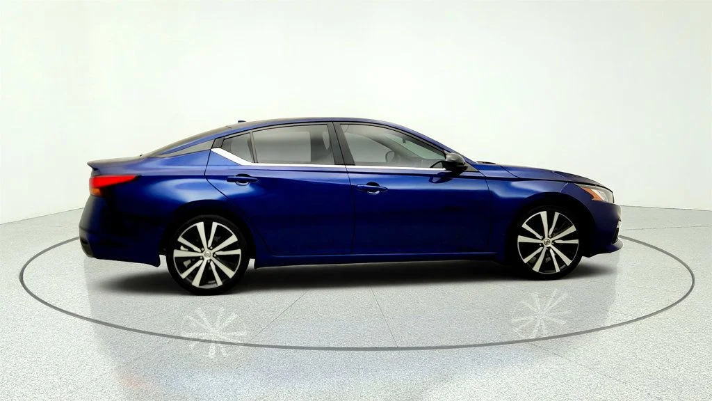 Used 2020 Deep Blue Pearl Nissan 2.5 SR Sedan image 4